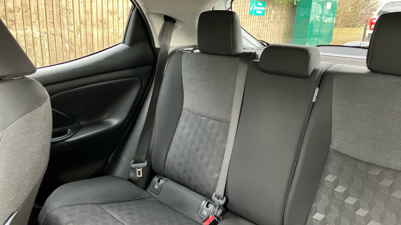 Toyota Yaris 1.5 Hybrid Design 5dr CVT Hybrid Hatchback